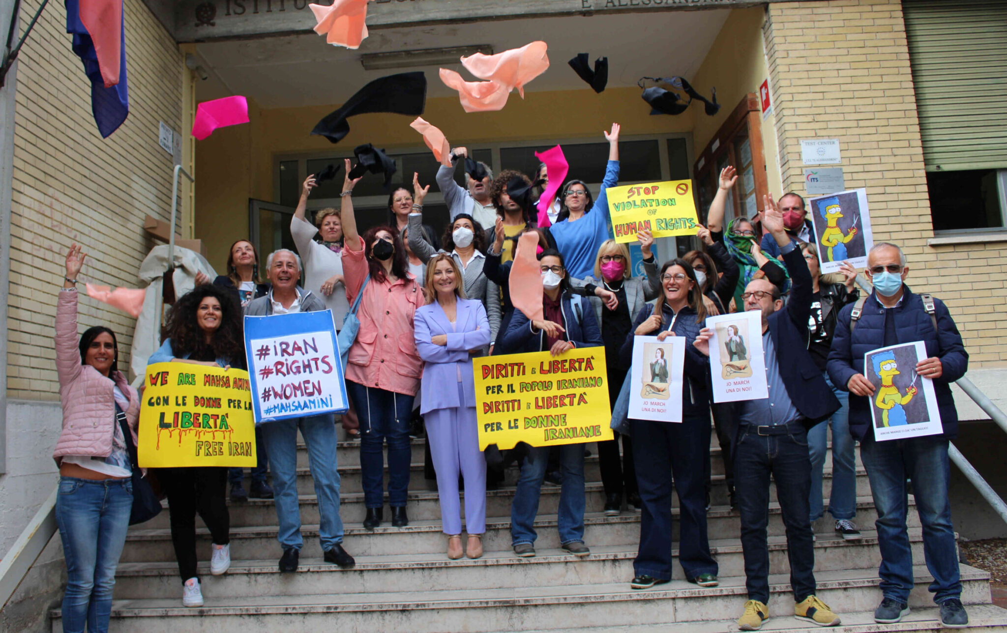 Manifestazione dei docenti all’appello dei colleghi iraniani per l’uccisione di una loro allieva